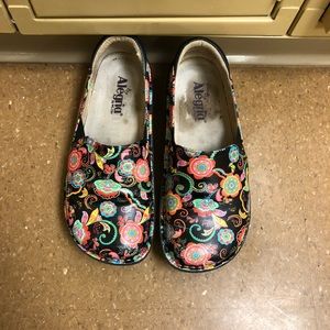 Alegeria clogs